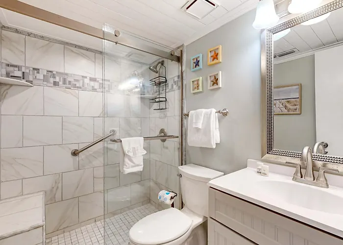 Holiday home Recently Renovated 5th-floor Oceanfront With Pool Ocean View & Wifi *