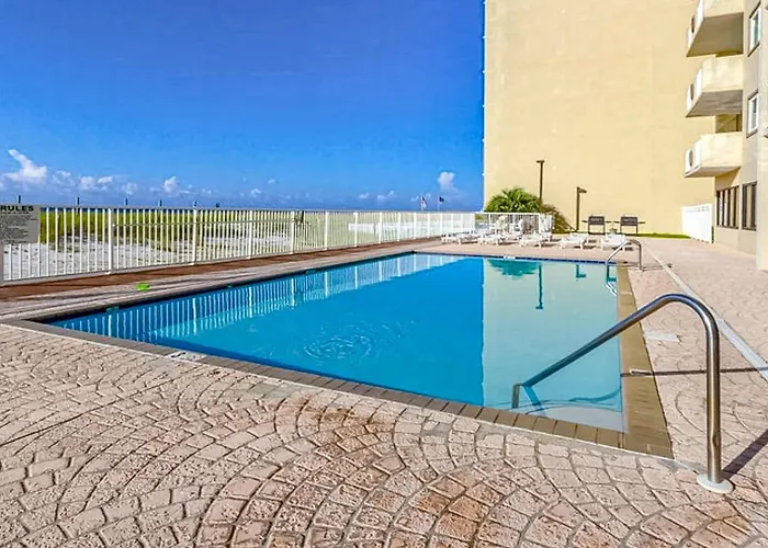 Holiday home Recently Renovated 5th-floor Oceanfront With Pool Ocean View & Wifi *